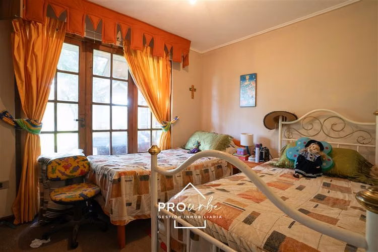 Parcela casa principal, más 2 cabañas, con derecho de agua