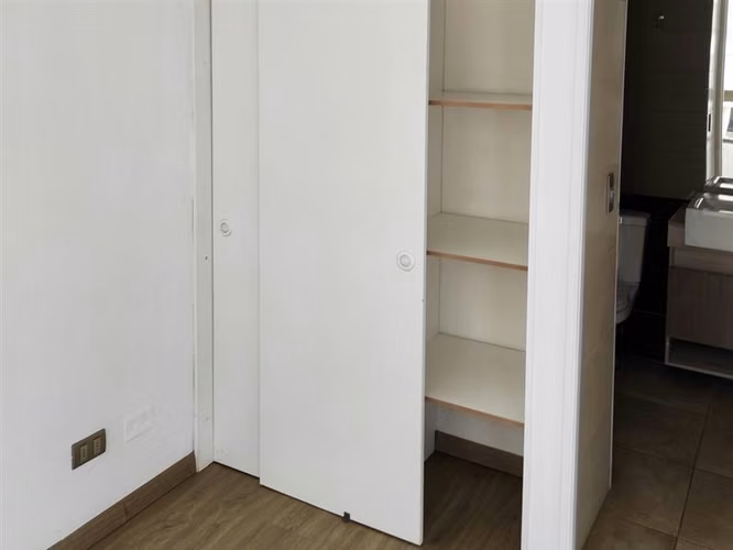 Departamento en venta de 1 dorm. Metro Plaza Chacabuco