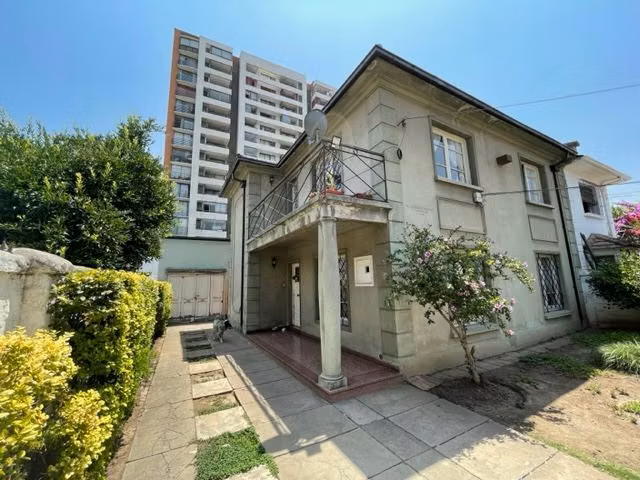 Amplia Casa de 4 dormitorios Plaza Ñuñoa, Metro ChileEspaña