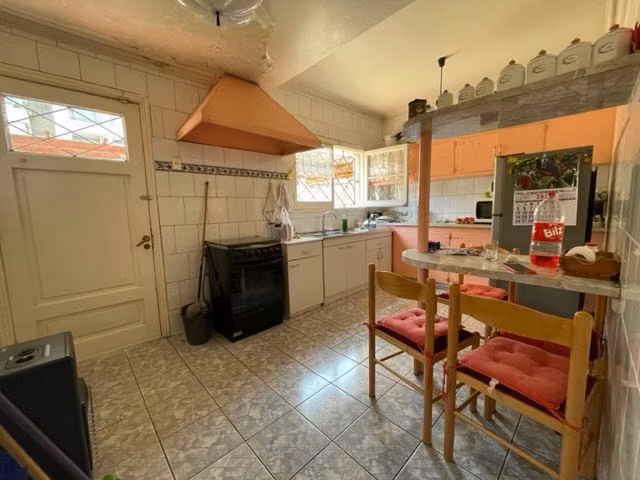 Amplia Casa de 4 dormitorios Plaza Ñuñoa, Metro ChileEspaña