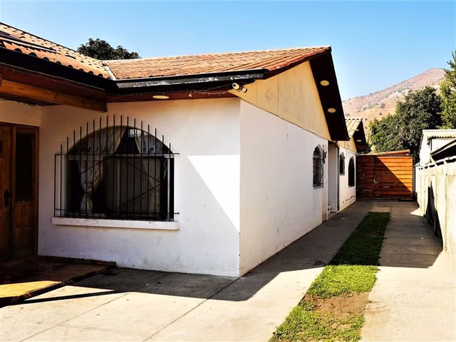 Casa en venta de 4D 3B, en La Calera. Región de Valparaíso.