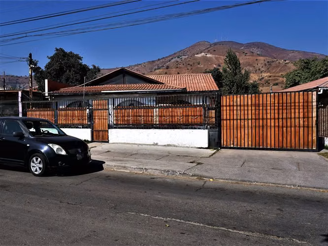 Casa en venta de 4D 3B, en La Calera. Región de Valparaíso.
