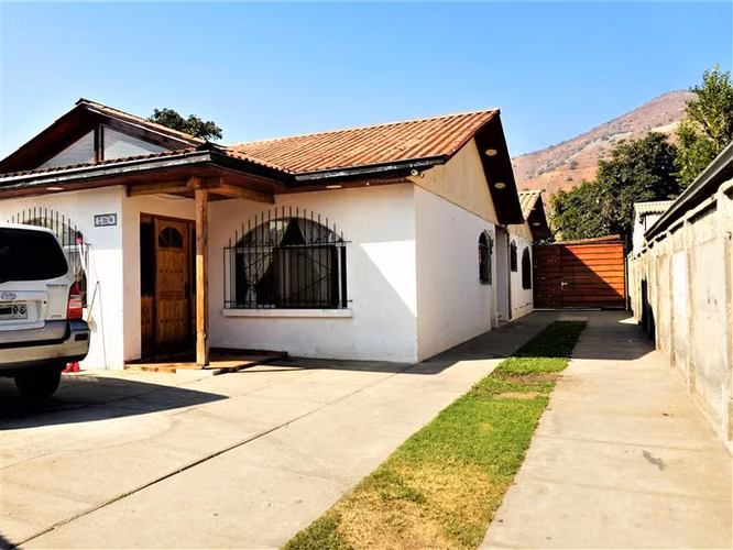 Casa en venta de 4D 3B, en La Calera. Región de Valparaíso.