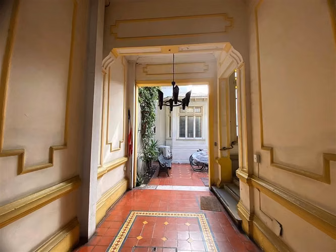 EXCLUSIVO CON PATIO PRIVADO / EXCELENTE ESTADO / YUNGAY - Imagen 17
