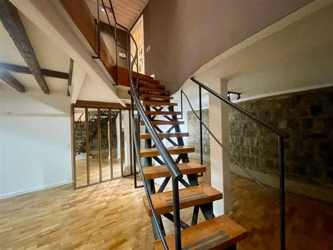 EXCLUSIVO CON PATIO PRIVADO / EXCELENTE ESTADO / YUNGAY - Imagen 13