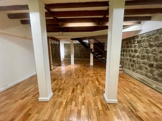 EXCLUSIVO CON PATIO PRIVADO / EXCELENTE ESTADO / YUNGAY - Imagen 11