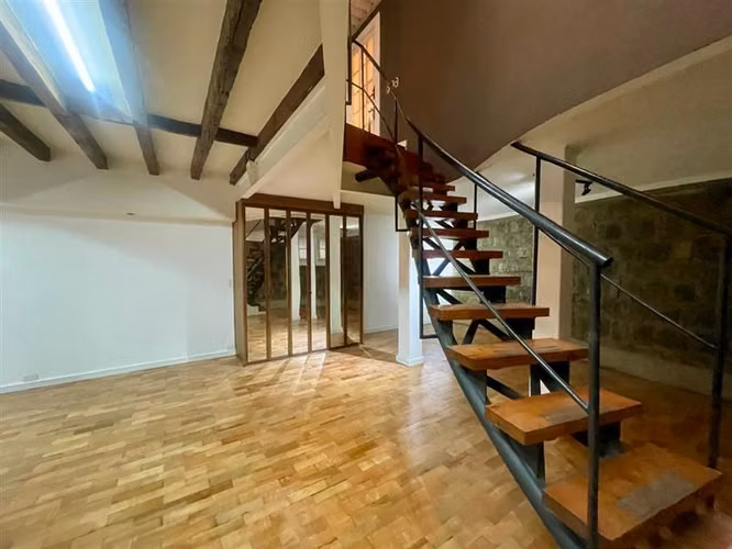 EXCLUSIVO CON PATIO PRIVADO / EXCELENTE ESTADO / YUNGAY - Imagen 8