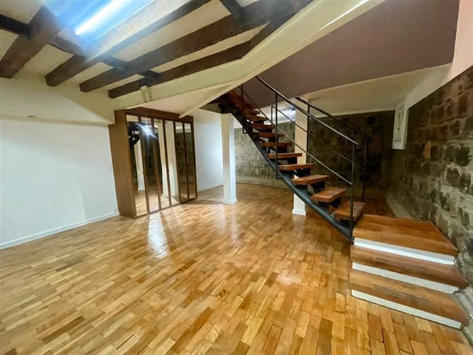 EXCLUSIVO CON PATIO PRIVADO / EXCELENTE ESTADO / YUNGAY - Imagen 9