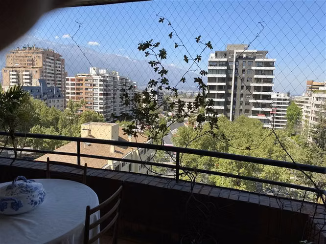 Departamento en venta de 4 dorm. en Las Condes