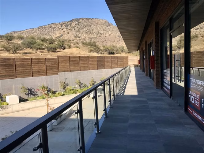 Local Comercial en arriendo en Lo Barnechea