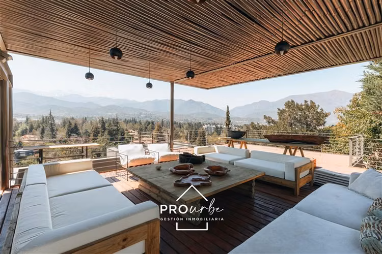 Casa en venta: Golf Lomas de la Dehesa Barnechea, 2 suites.