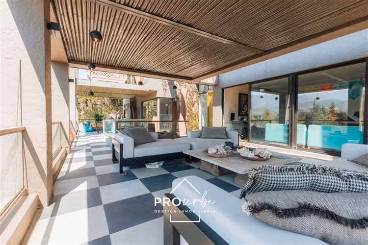 Casa en venta: Golf Lomas de la Dehesa Barnechea, 2 suites.