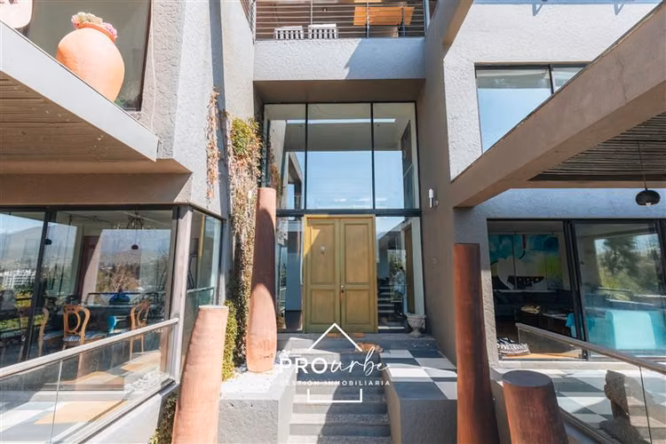 Casa en venta: Golf Lomas de la Dehesa Barnechea, 2 suites.