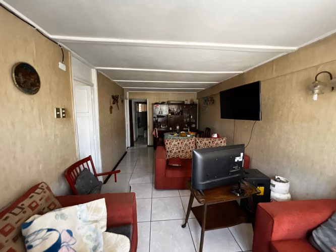 CASA EN VENTA, 202 mts2 TERRENO,  ESTACIÓN CENTRAL $135 MILLONES