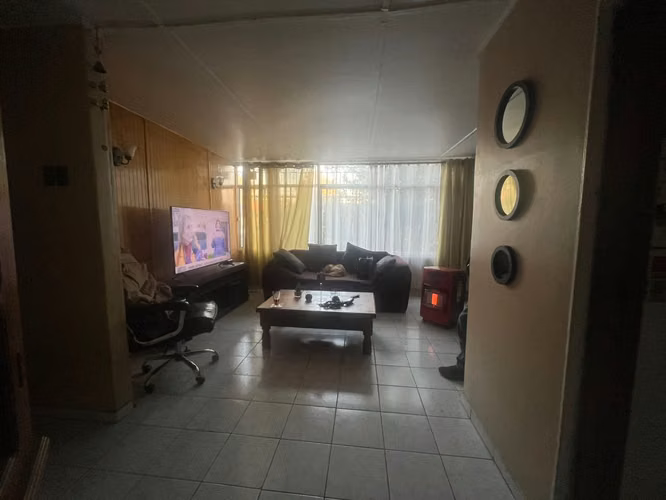 CASA EN VENTA, 242 mts2  DE TERRENO,  ESTACIÓN CENTRAL $195 MILLONES