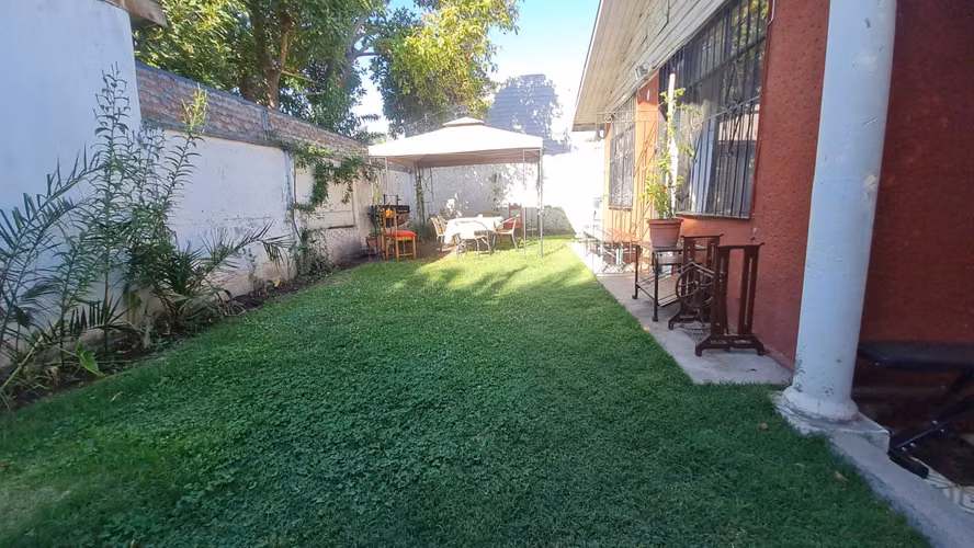 CASA EN VENTA, 242 mts2  DE TERRENO,  ESTACIÓN CENTRAL $195 MILLONES