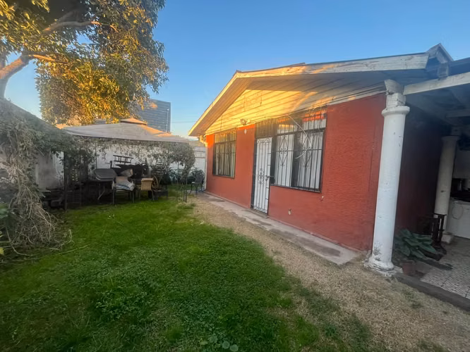 CASA EN VENTA, 242 mts2  DE TERRENO,  ESTACIÓN CENTRAL $195 MILLONES