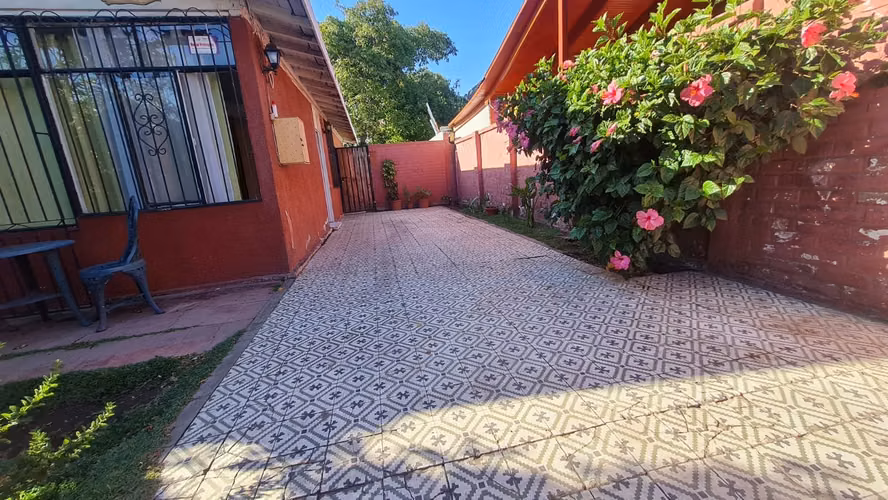 CASA EN VENTA, 242 mts2  DE TERRENO,  ESTACIÓN CENTRAL $195 MILLONES