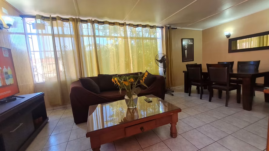 CASA EN VENTA, 242 mts2  DE TERRENO,  ESTACIÓN CENTRAL $195 MILLONES