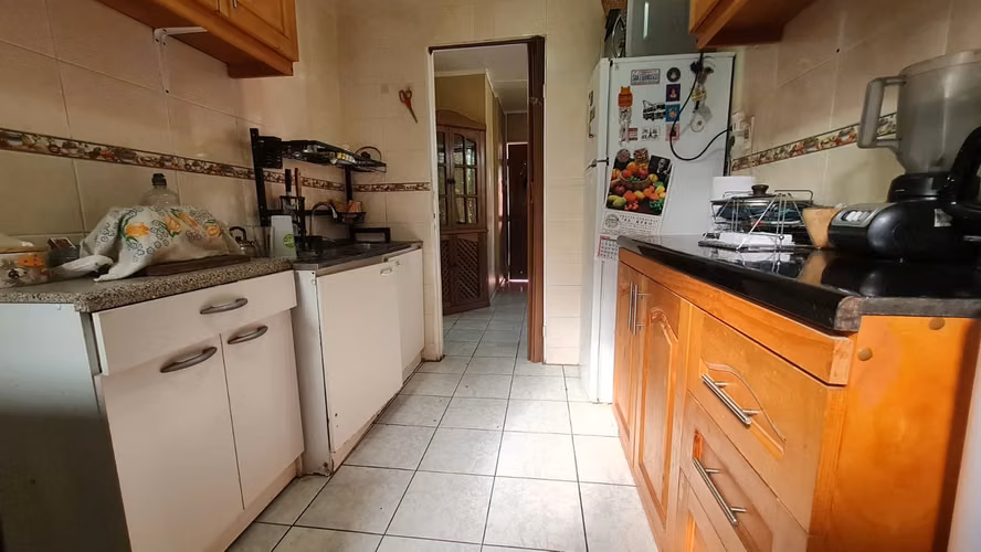 CASA EN VENTA, 242 mts2  DE TERRENO,  ESTACIÓN CENTRAL $195 MILLONES