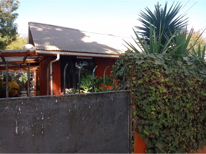 EN VENTA AMPLIA CASA EN CALLE MANSO, MELIPILLA, $ 200 MILLONES
