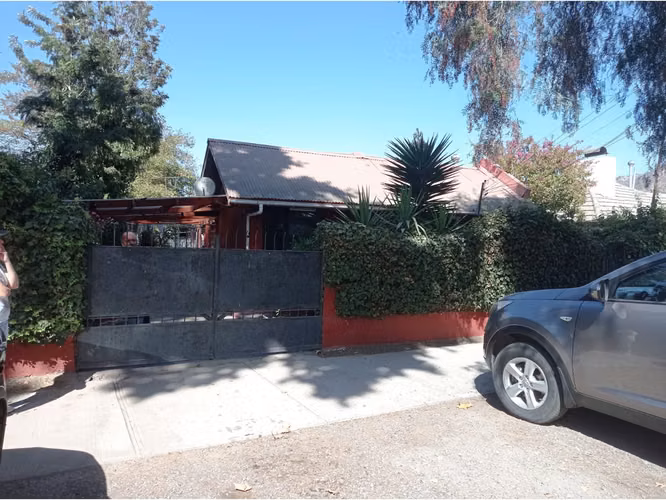 EN VENTA AMPLIA CASA EN CALLE MANSO, MELIPILLA, $ 200 MILLONES