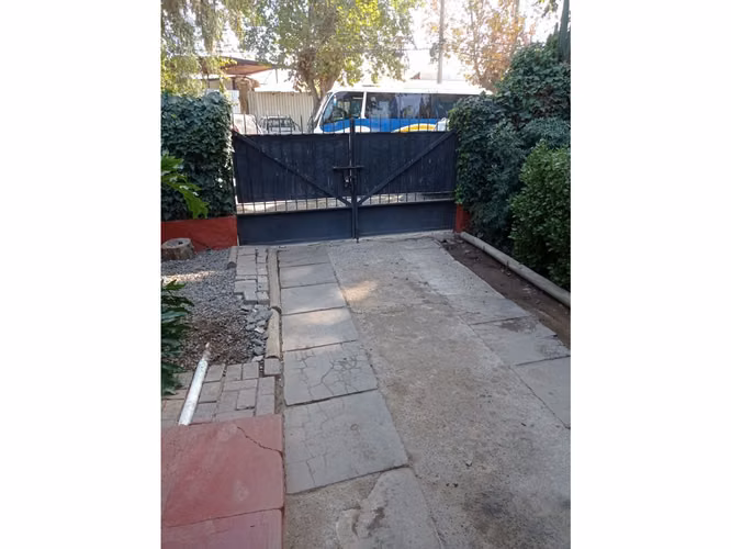 EN VENTA AMPLIA CASA EN CALLE MANSO, MELIPILLA, $ 200 MILLONES