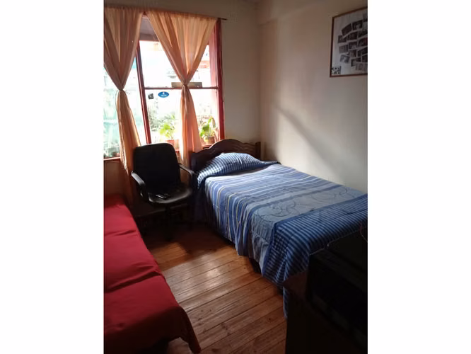 EN VENTA AMPLIA CASA EN CALLE MANSO, MELIPILLA, $ 200 MILLONES