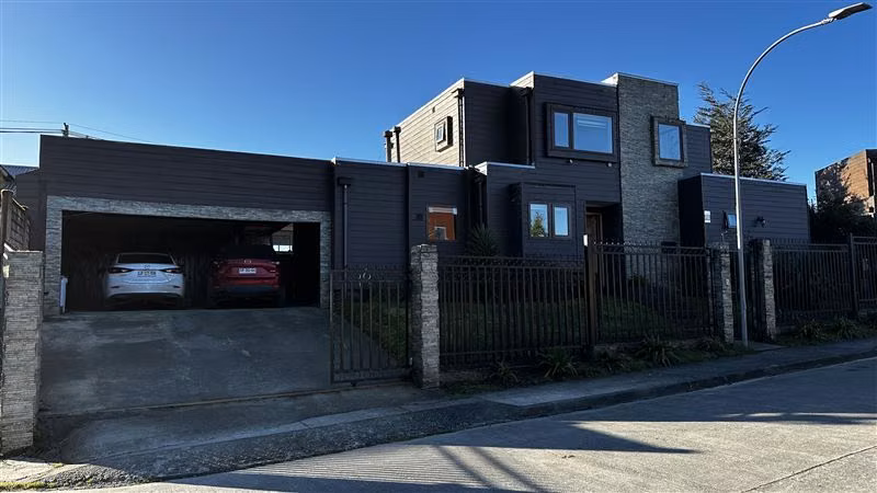 Casa en venta de 5 dorm. en Puerto Varas