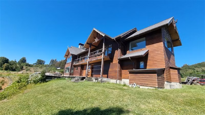 Casa en venta de 7 dorm. en Puerto Octay