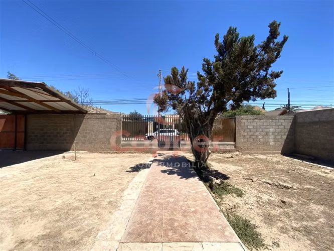 Se Vende Casa con amplio terreno salida Norte, Copiapó