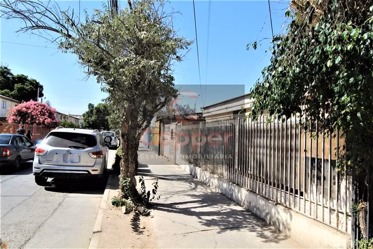 Se vende, céntrica casa con proyección comercial