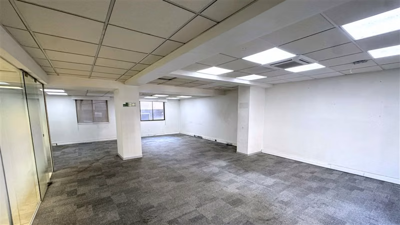 273 m2 Oficinas Metro Los Leones / Providencia