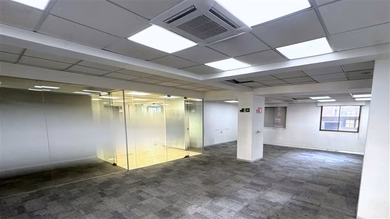 273 m2 Oficinas Metro Los Leones / Providencia