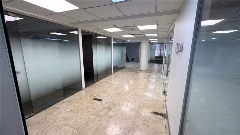 273 m2 Oficinas Metro Los Leones / Providencia