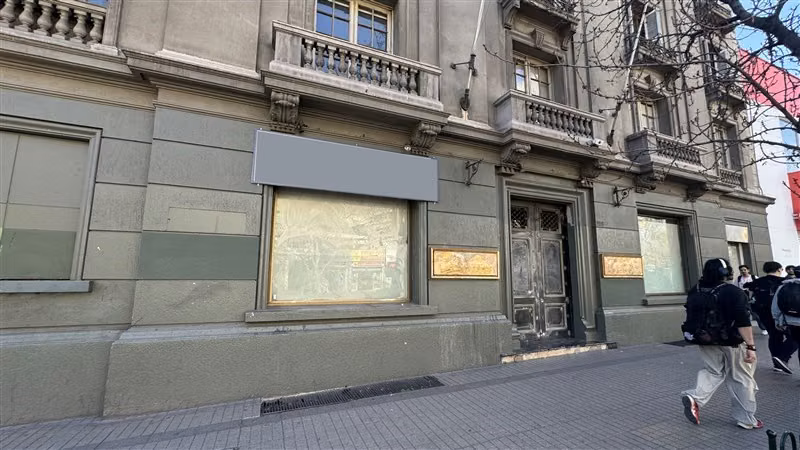 273 m2 Oficinas Metro Los Leones / Providencia