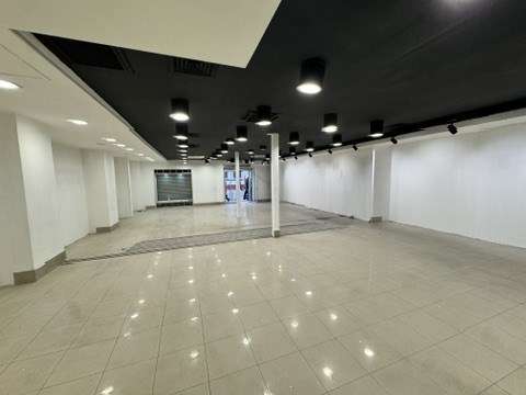 Local con Ubicacion Estrategica ideal Retail o todo Comercio