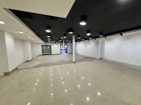 Local con Ubicacion Estrategica ideal Retail o todo Comercio