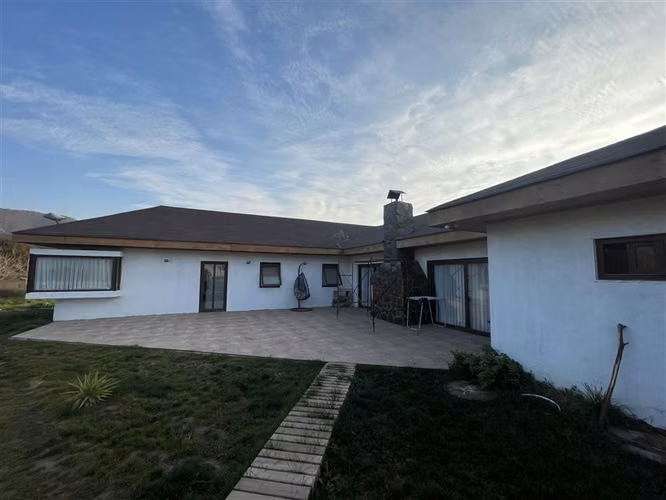 Nueva, hermosa y amplia de 4 dorm. en Lonquen Talagante