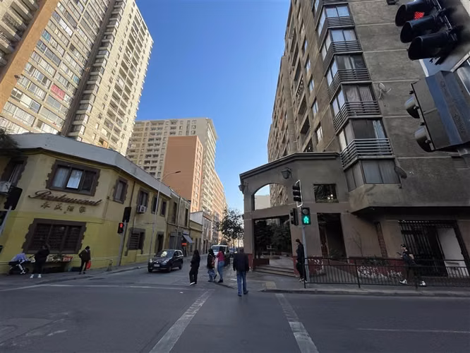 Excelente local, de gran flujo peatonal - Imagen 2