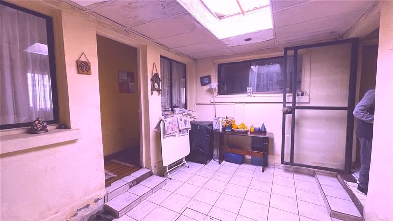 Casa apta para uso comercial gran frente estacionamientos