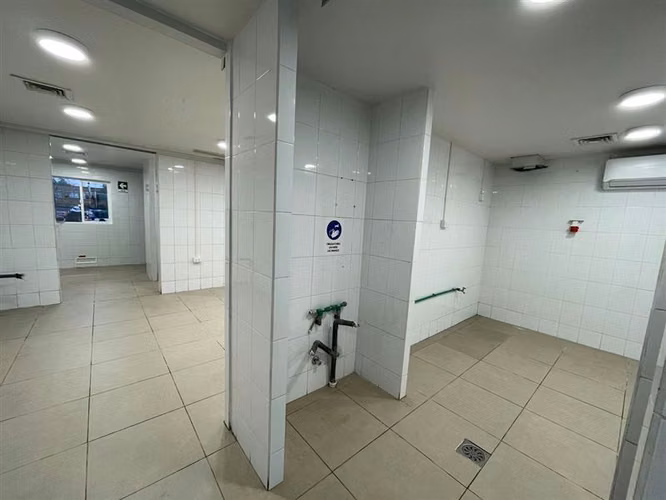 Local en Vitacura Alto Las Condes / Acceso metro línea 7