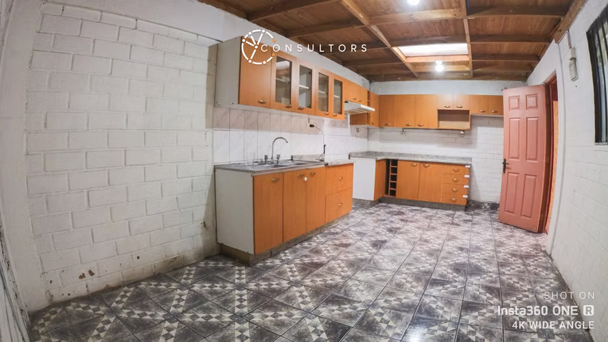 Arriendo Casa Pasaje Tokio, Quilicura / Estacionamiento