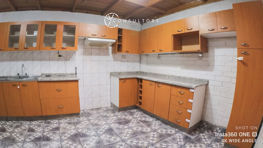 Arriendo Casa Pasaje Tokio, Quilicura / Estacionamiento