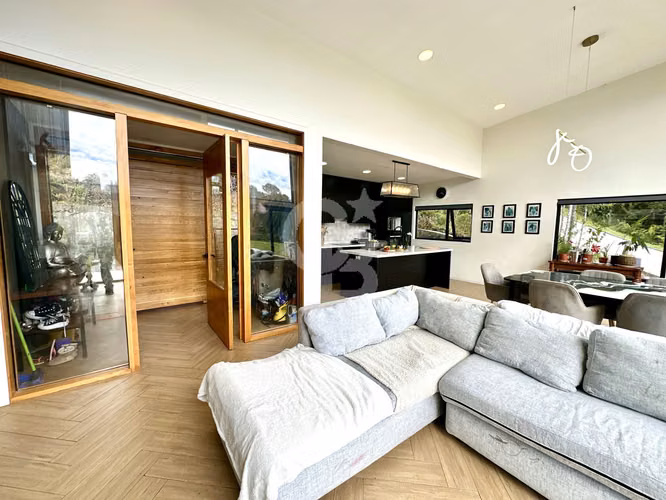 2 Casas Modernas en parcelación Lomas de Coihuin.