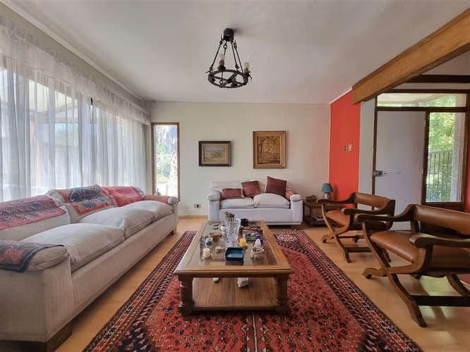 Casa en venta de 4 dorm. en La Reina