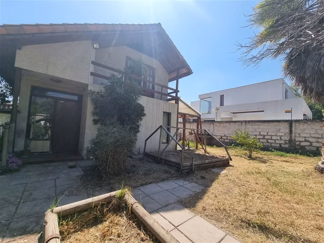 Casa en venta de 4 dorm. en La Reina