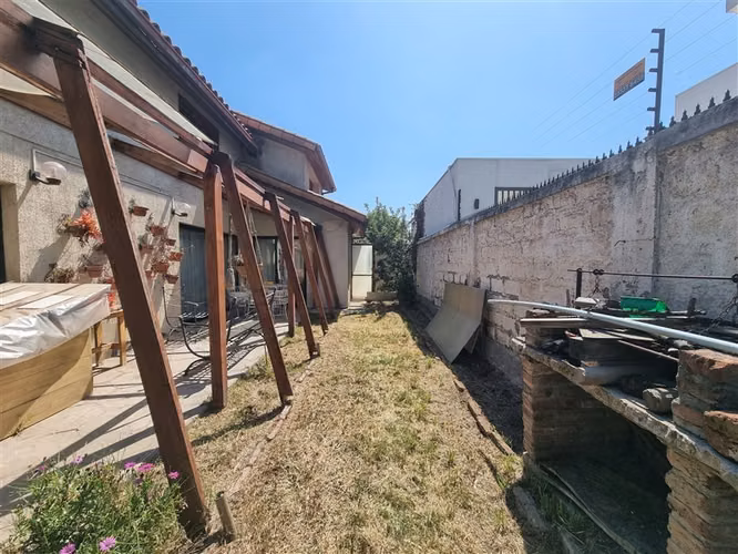 Casa en venta de 4 dorm. en La Reina