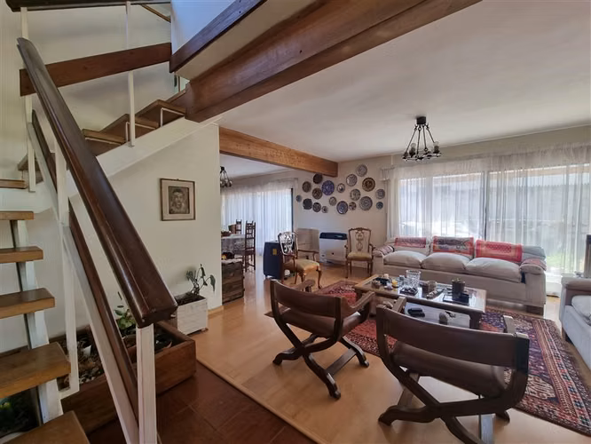 Casa en venta de 4 dorm. en La Reina