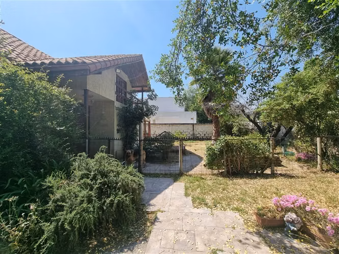 Casa en venta de 4 dorm. en La Reina